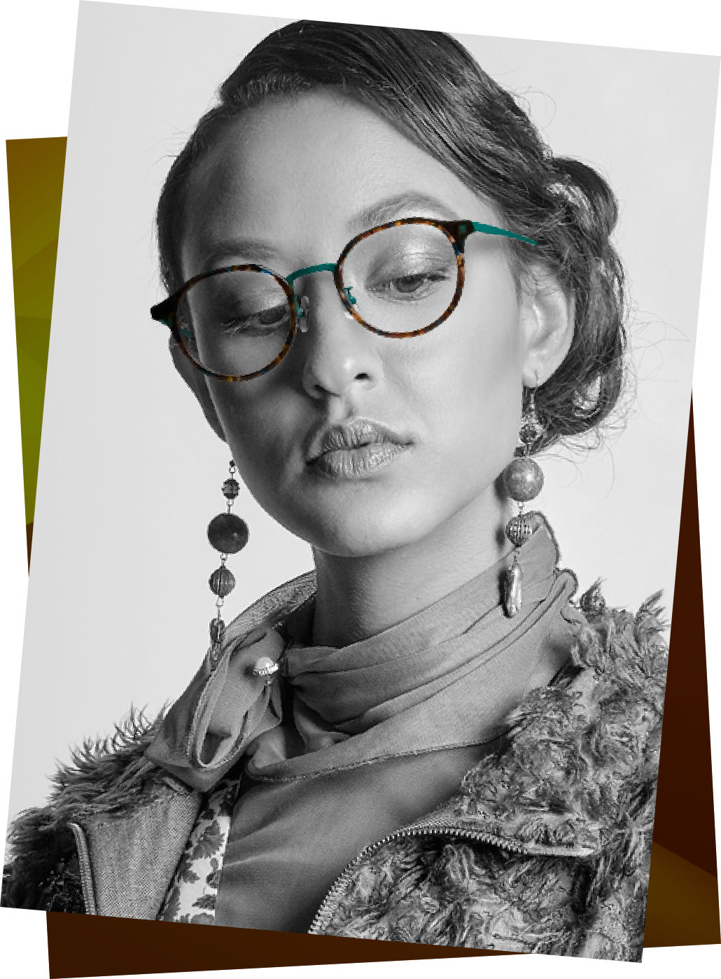 メガネをかけているモデル