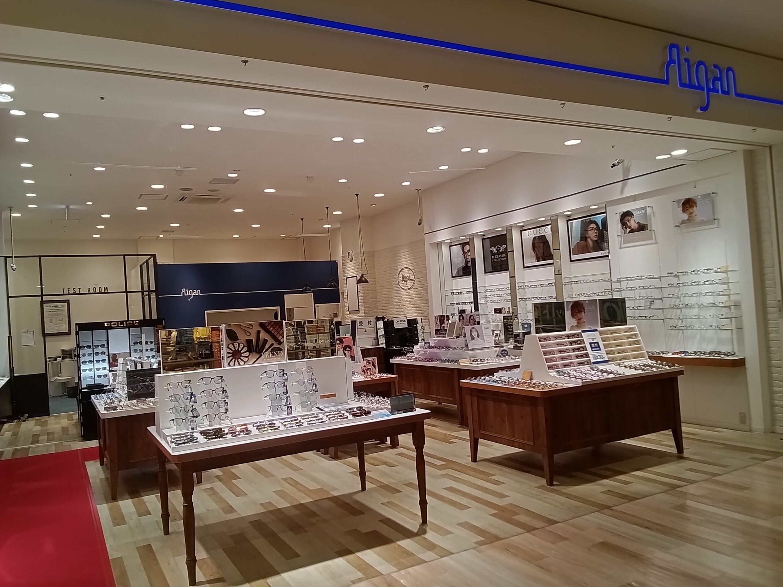 ららぽーと和泉でブランドメガネを豊富に取り揃える愛眼店舗の外観