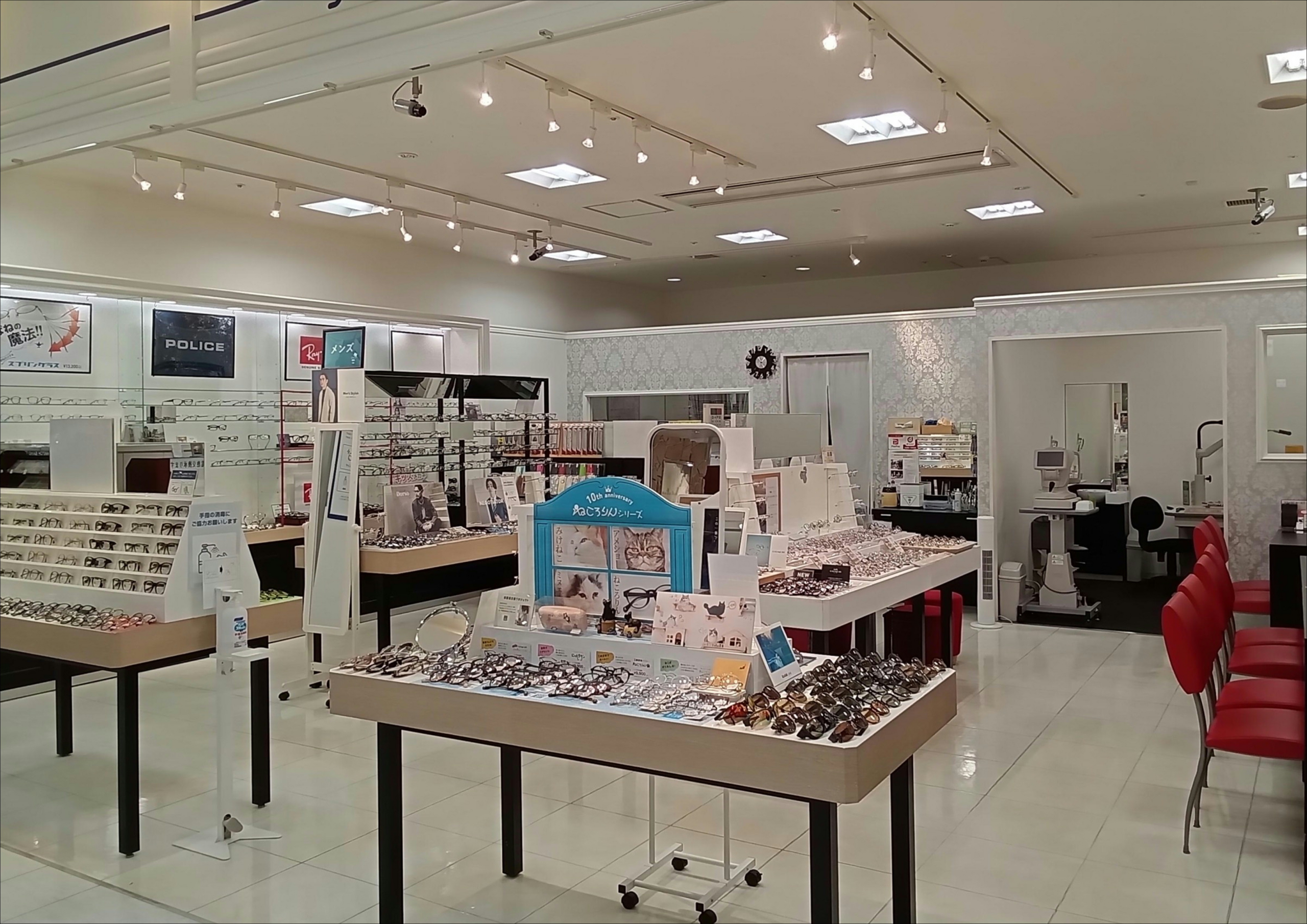 岸和田のメガネ・補聴器に対応した愛眼店舗外観