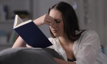 老眼はいつから始まる？症状を自覚したら老眼鏡の検討を